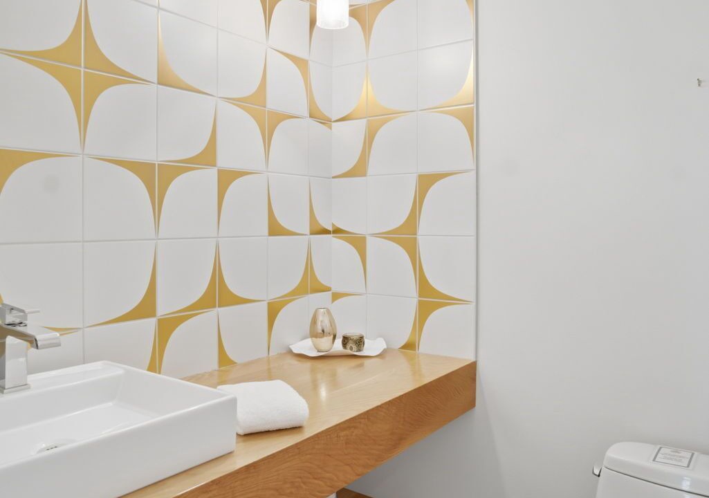 Photo of Bathroom in Calhoun Isles