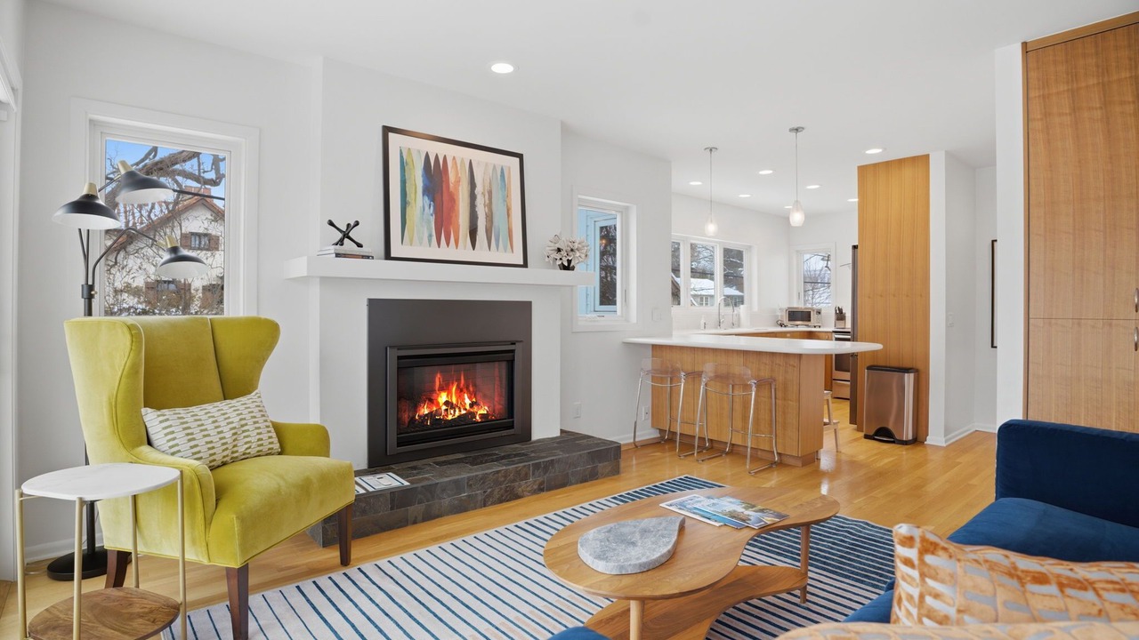 Photo of Livingroom in Calhoun Isles