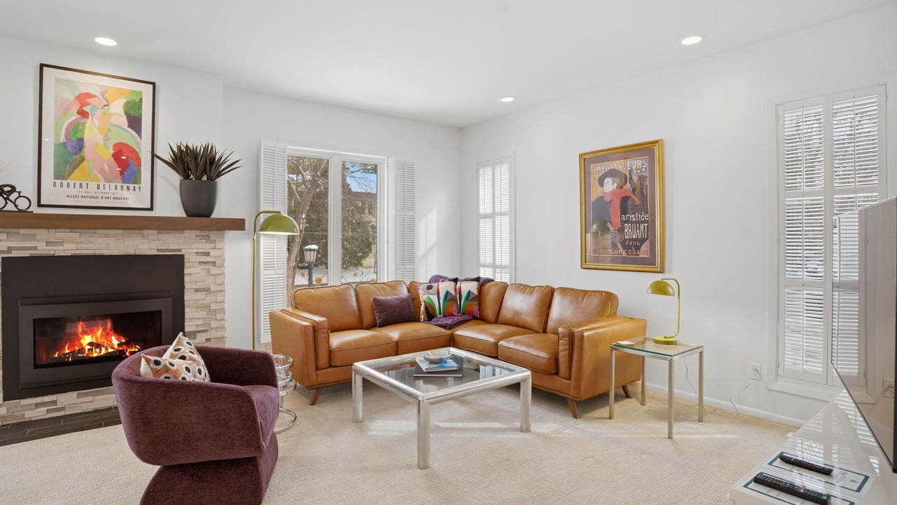Photo of Livingroom in Calhoun Isles