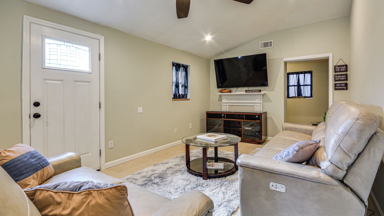 Photo of Livingroom in Lexington