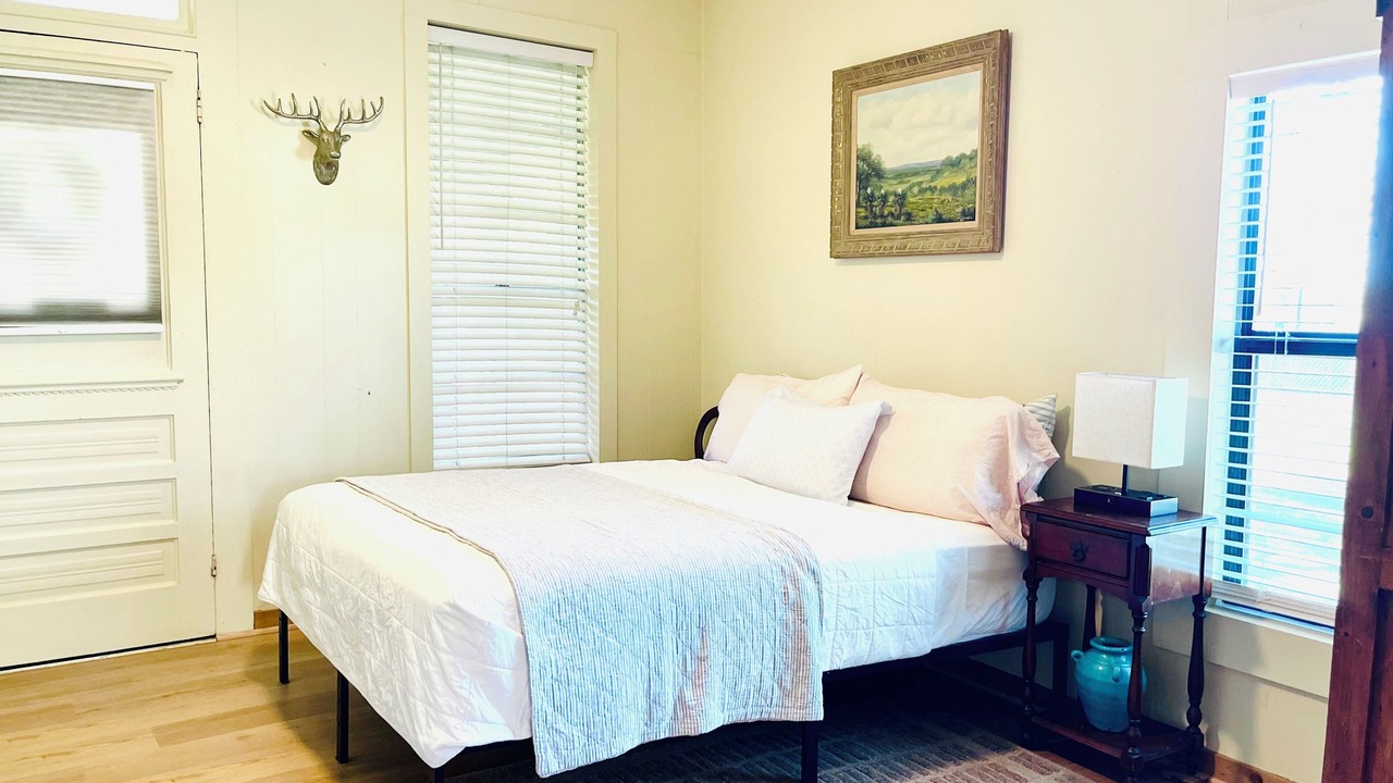 Photo of Bedroom in Kyle