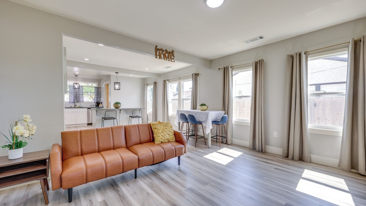 Photo of Livingroom in Hanford