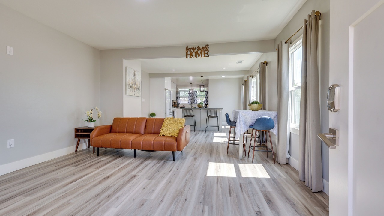 Photo of Livingroom in Hanford