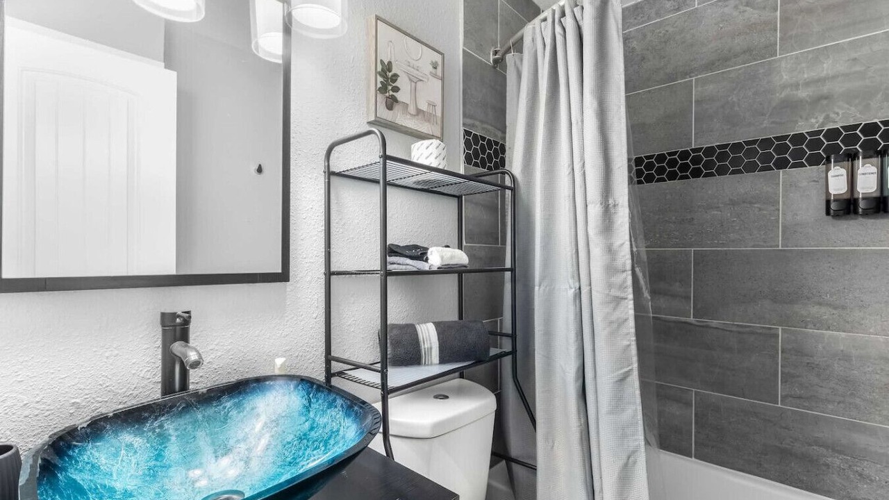 Photo of Bathroom in Central Arlington