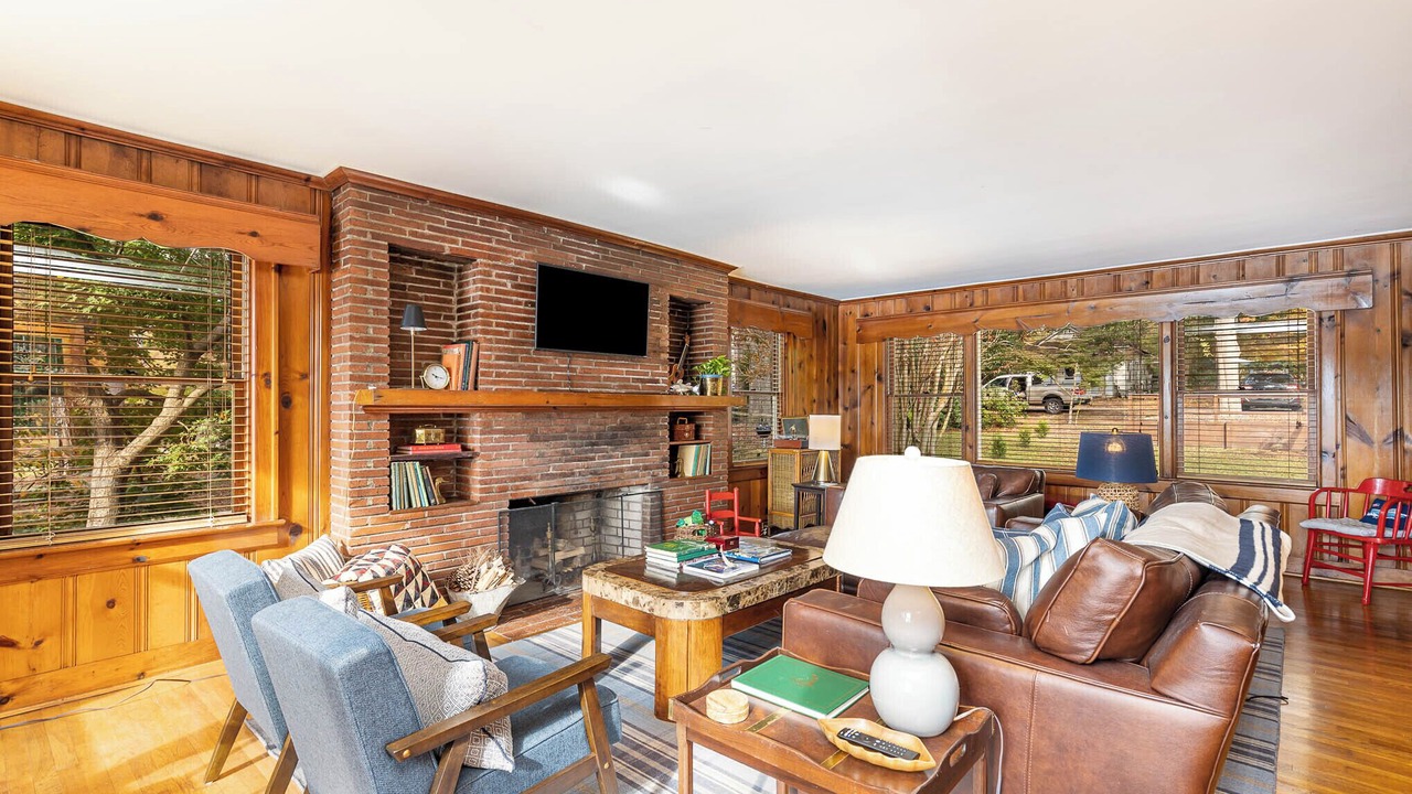 Photo of Livingroom in Lemon Springs