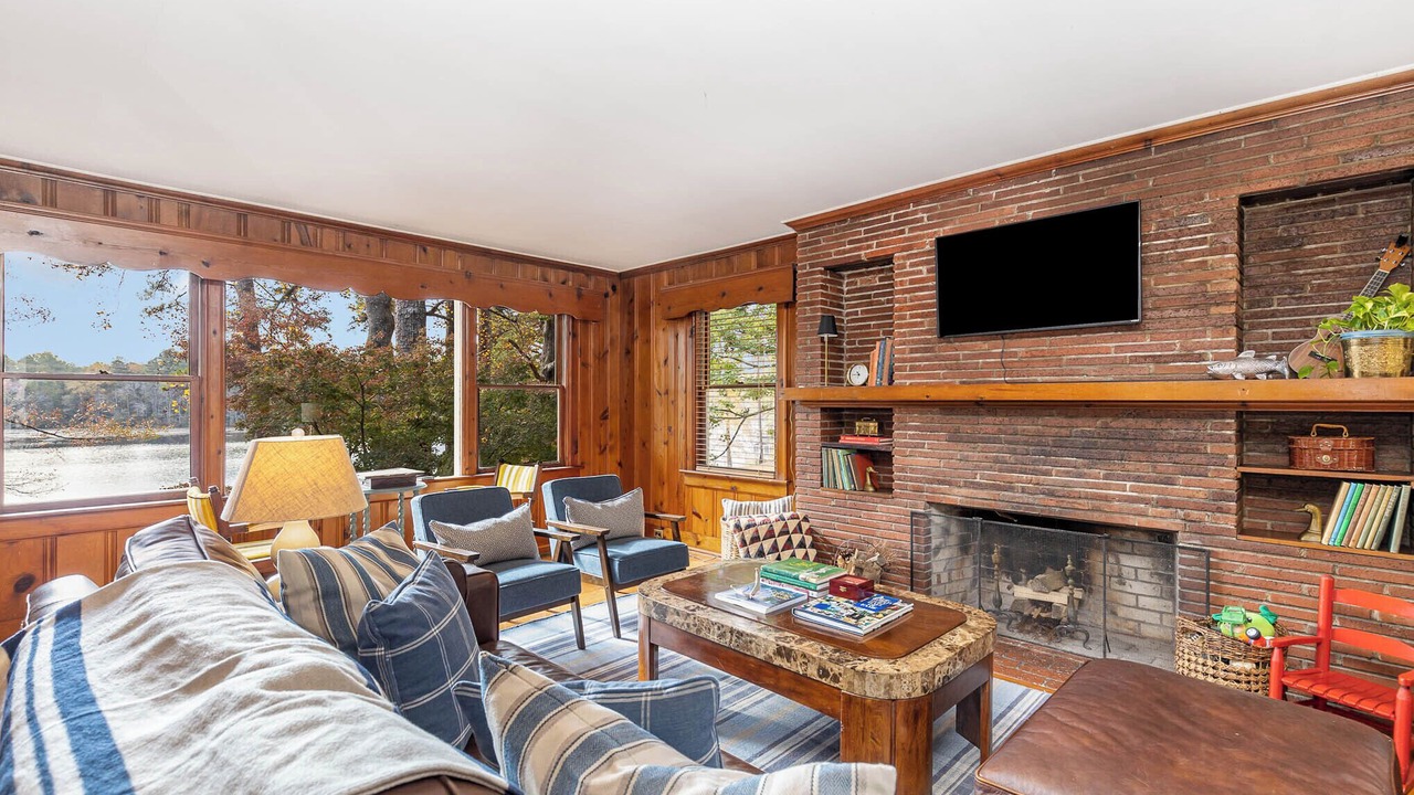 Photo of Livingroom in Lemon Springs