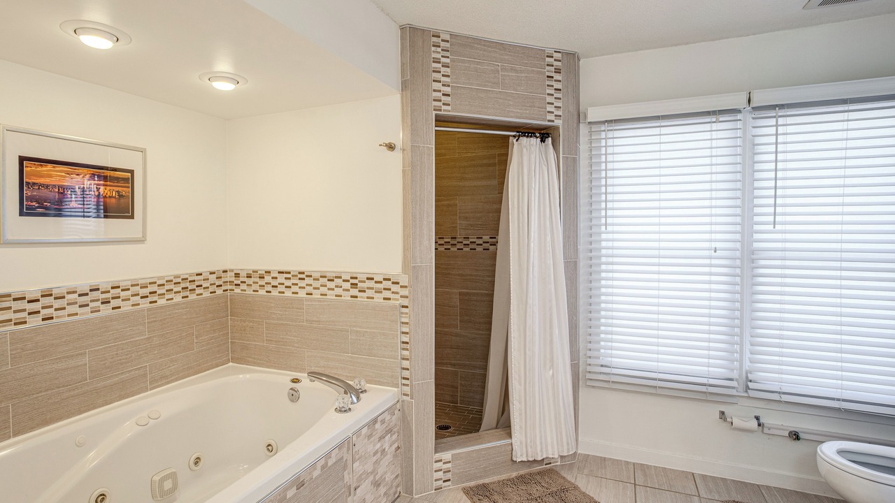 Photo of Bathroom in Huntcliff