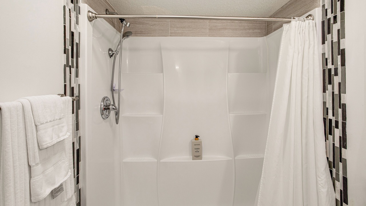 Photo of Bathroom in Huntcliff