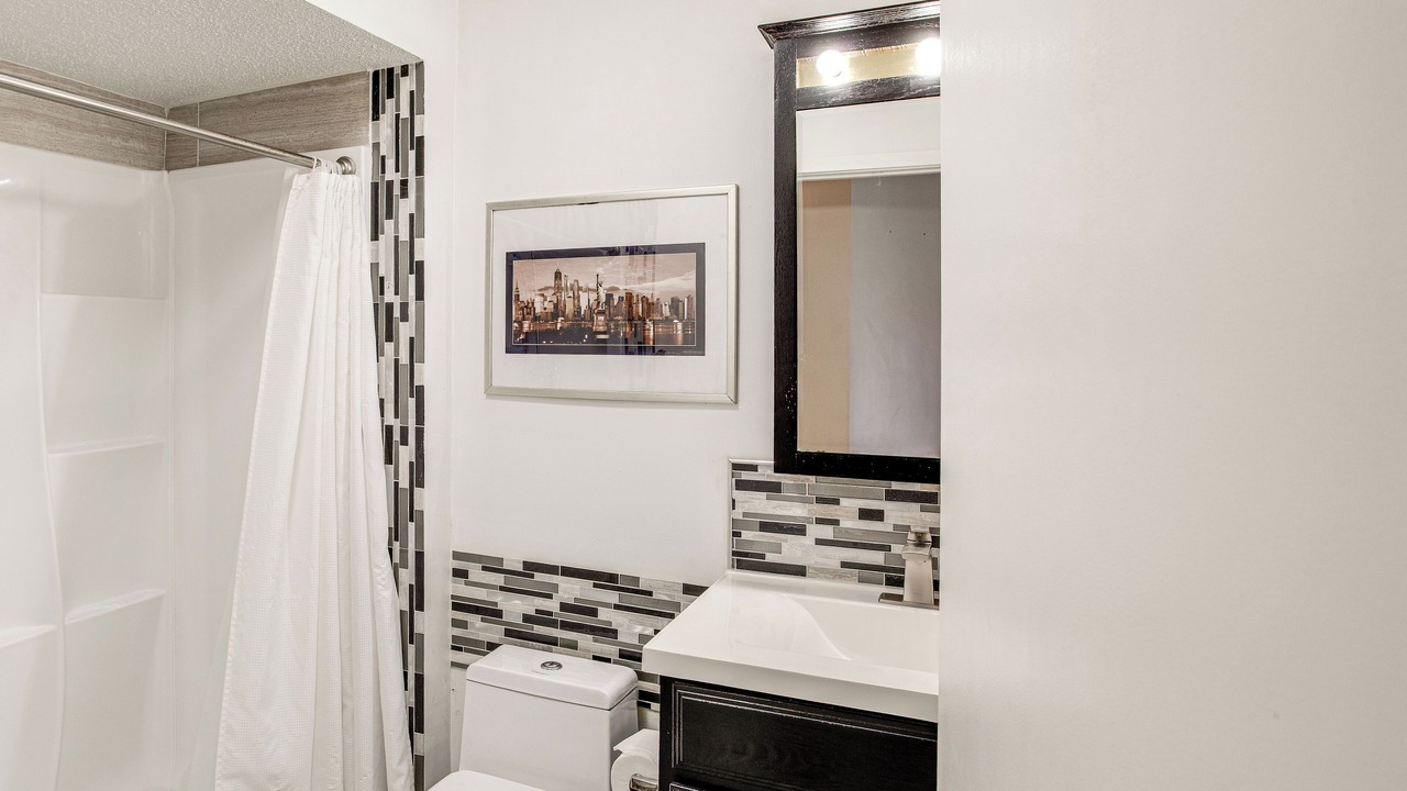 Photo of Bathroom in Huntcliff