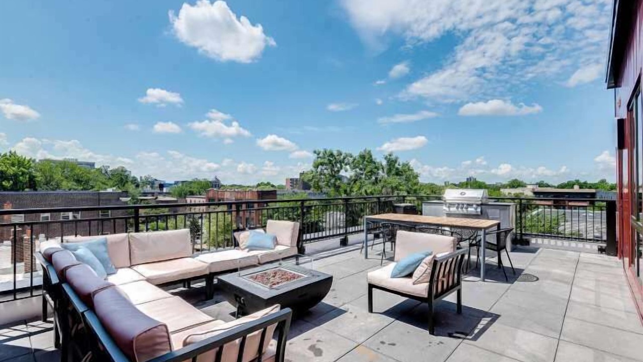 Photo of Outdoor in Uptown