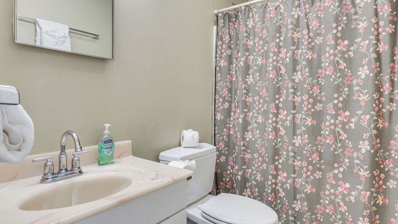 Photo of Bathroom in Bowling Green