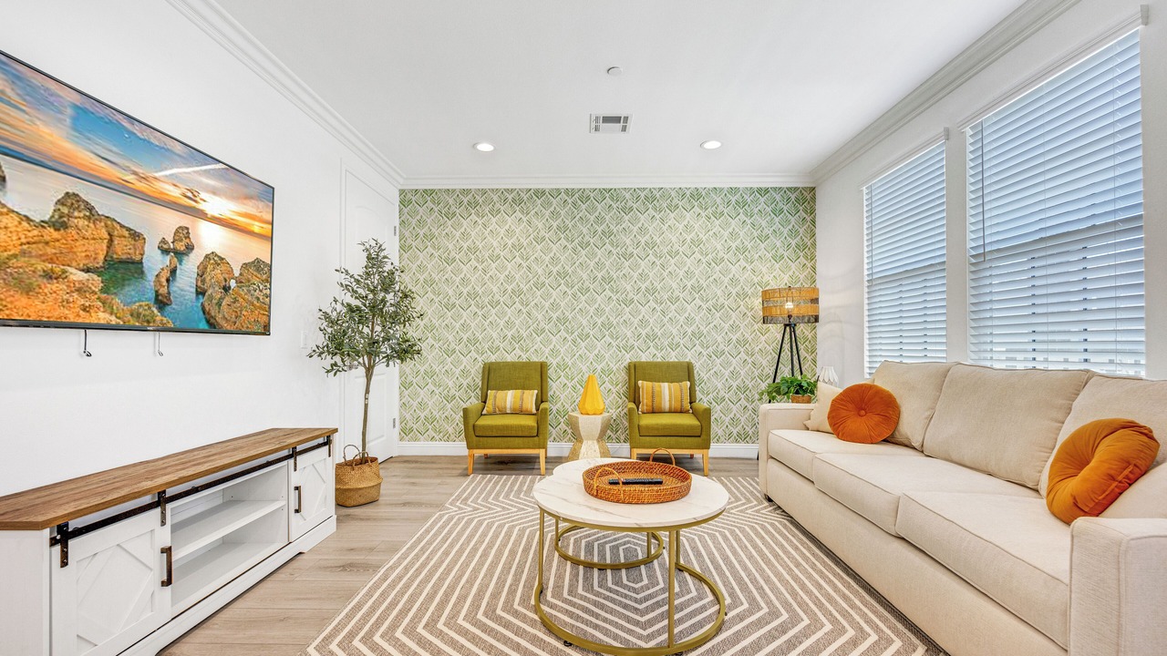 Photo of Livingroom in Mid Central