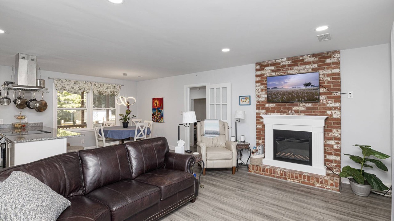 Photo of Livingroom in Huntersville