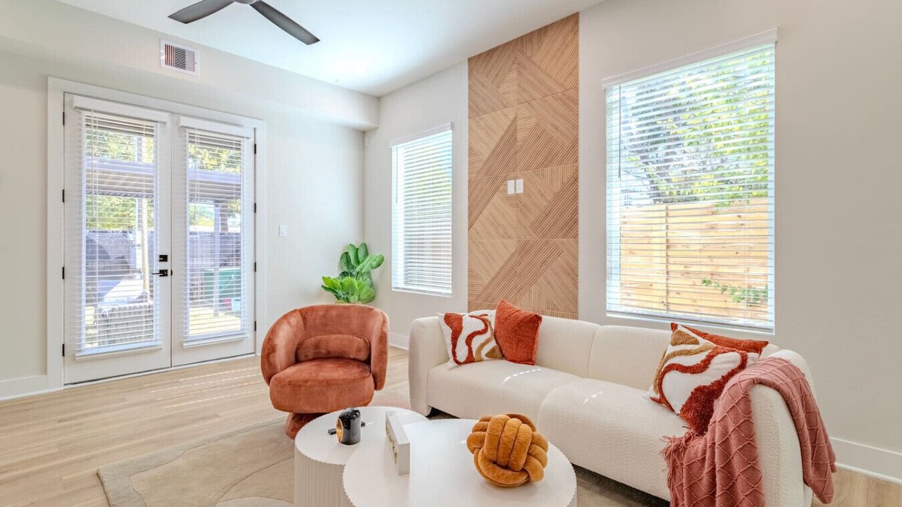 Photo of Livingroom in Spring Branch Central