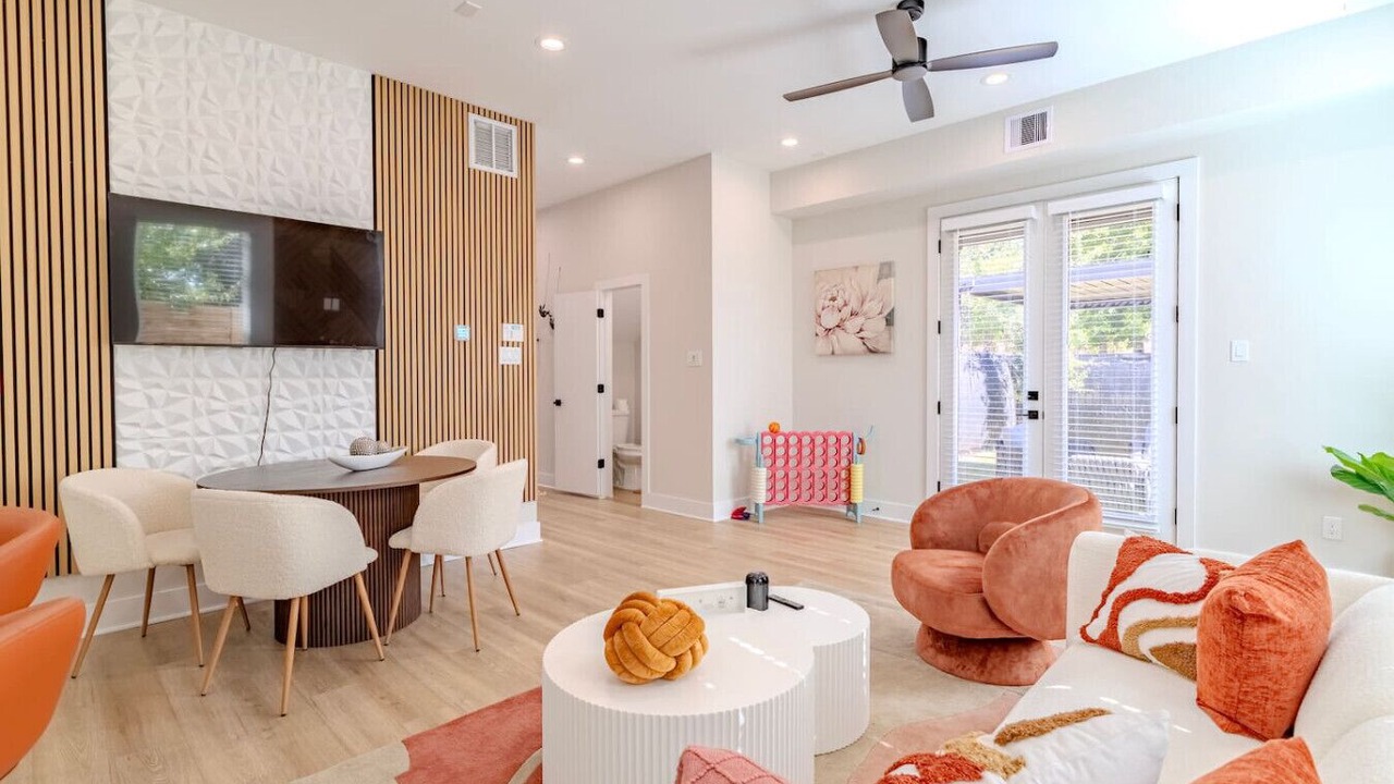 Photo of Livingroom in Spring Branch Central