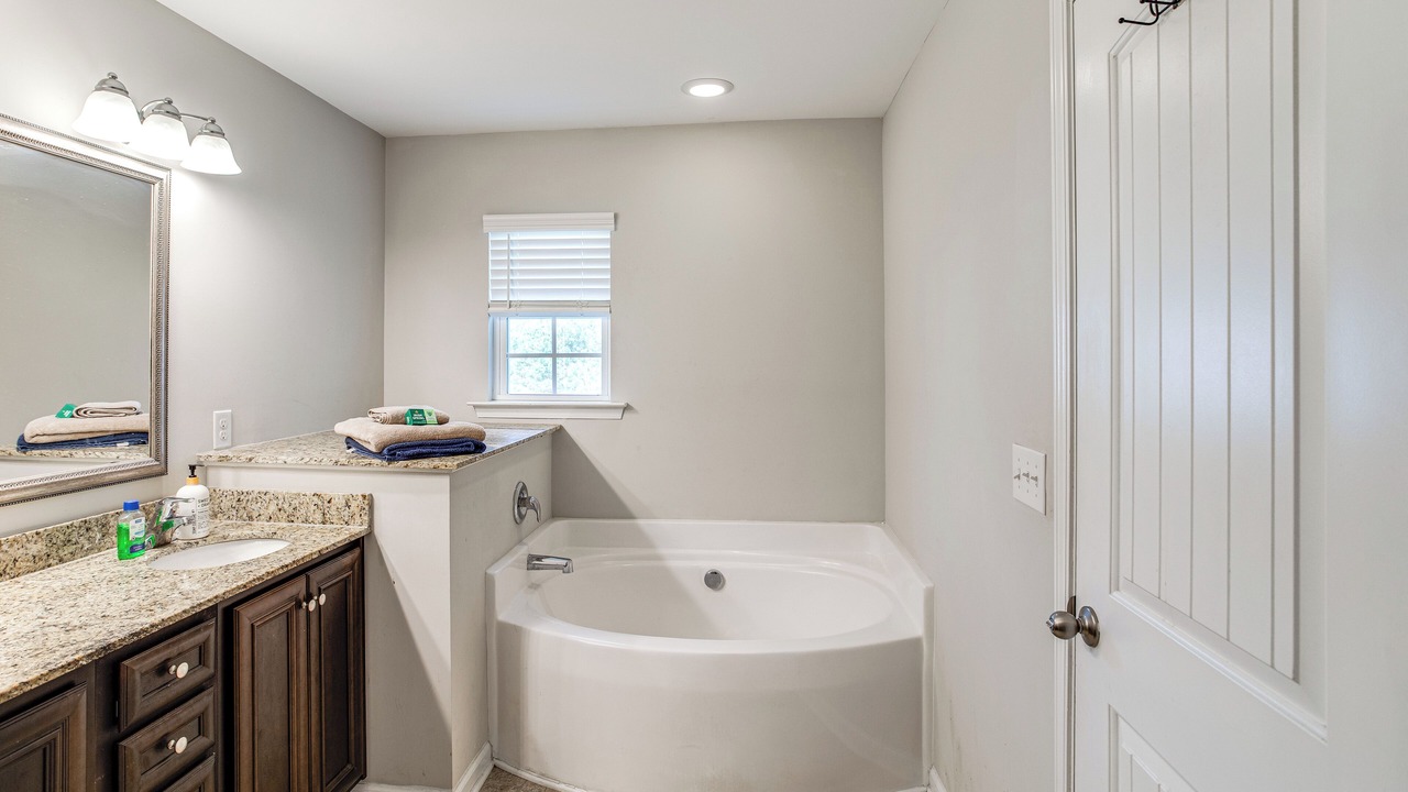 Photo of Bathroom in Huntcliff