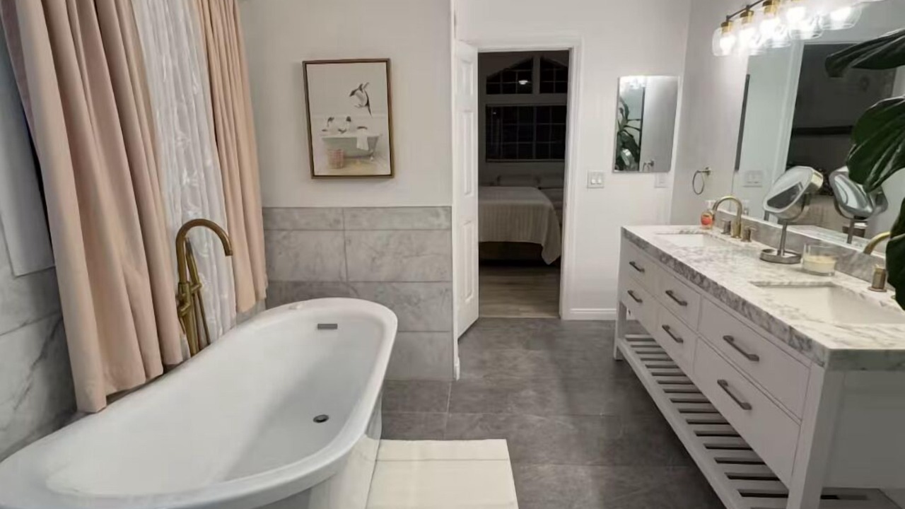 Photo of Bathroom in North Redondo