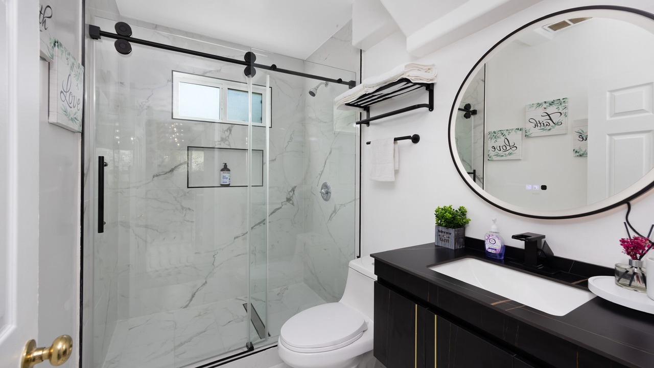 Photo of Bathroom in Lamanda Park