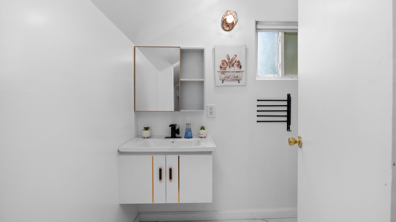 Photo of Bathroom in Lamanda Park