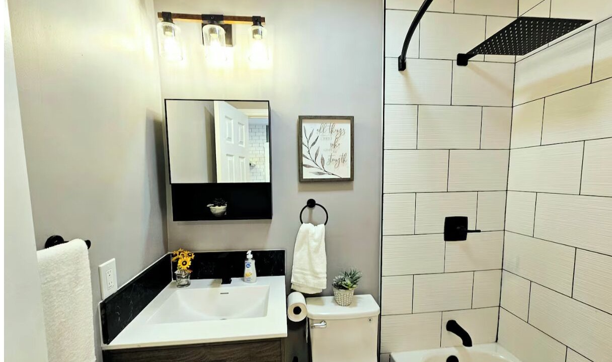 Photo of Bathroom in Lamanda Park