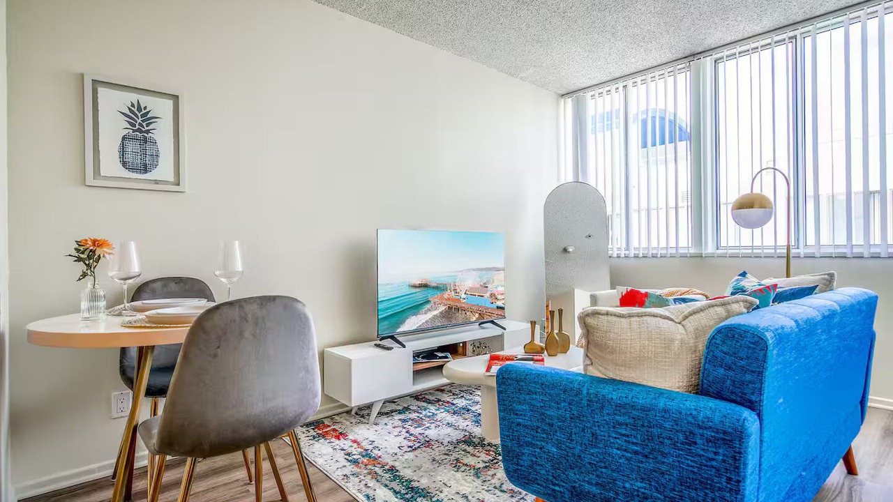 Photo of Livingroom in Downtown