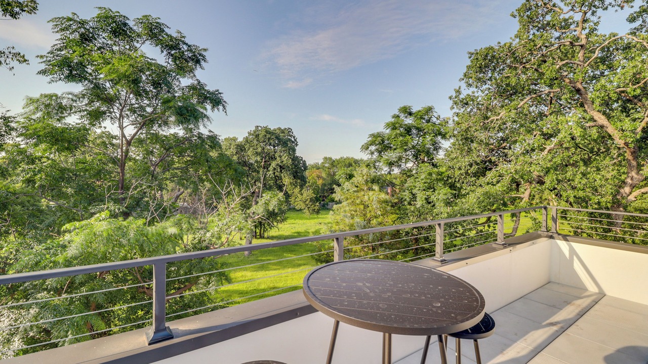 Photo of Outdoor in Central Arlington