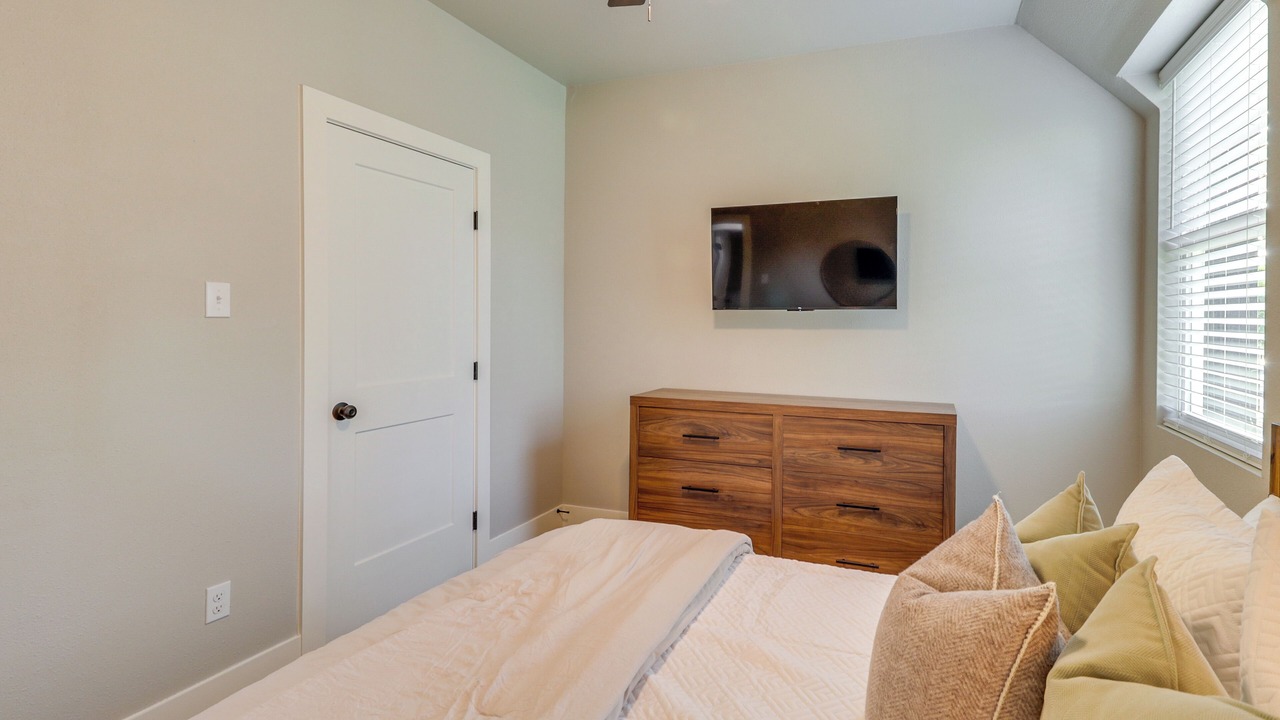 Photo of Bedroom in Central Arlington