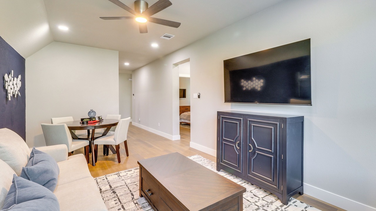 Photo of Livingroom in Central Arlington
