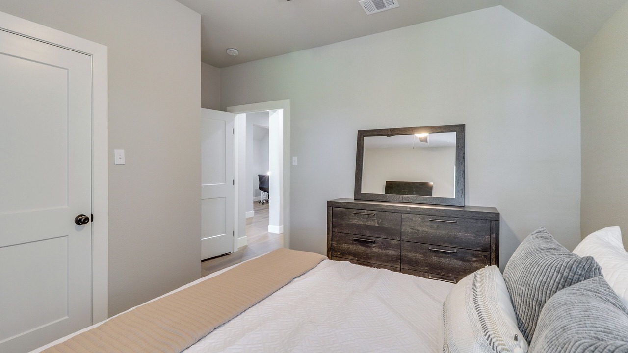 Photo of Bedroom in Central Arlington
