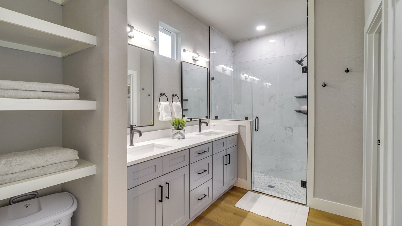 Photo of Bathroom in Central Arlington