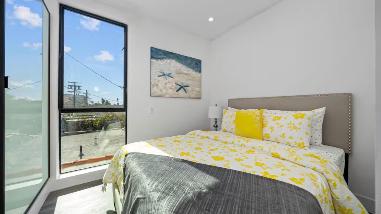 Photo of Bedroom in Fairfax District
