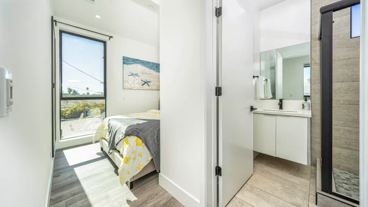 Photo of Bedroom in Fairfax District