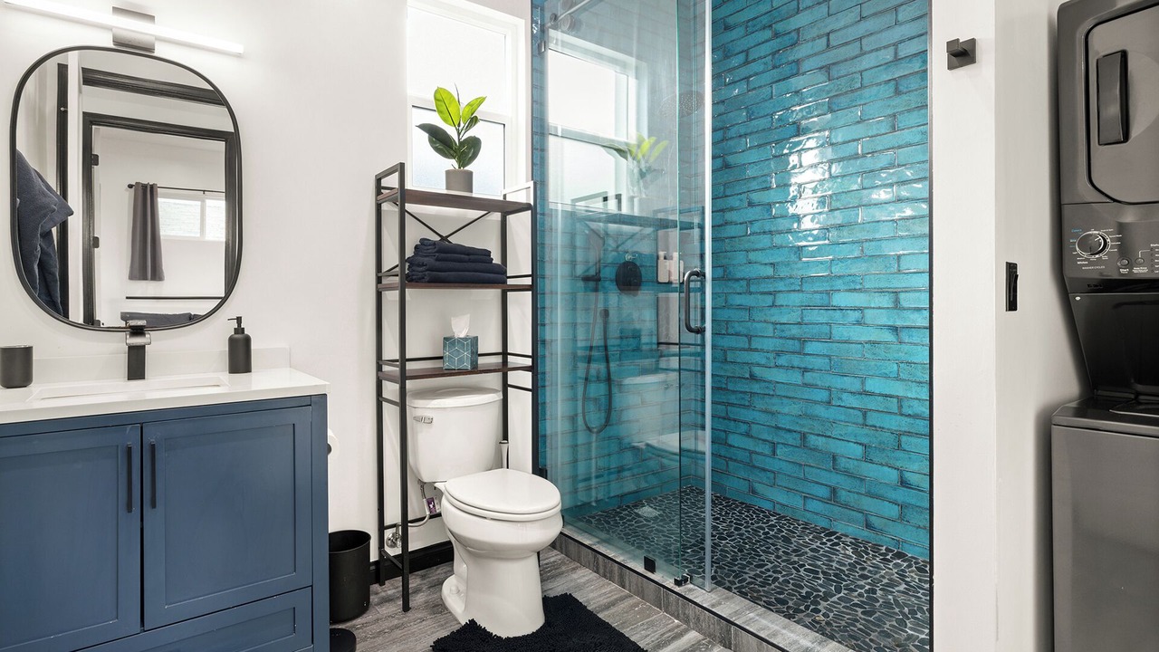 Photo of Bathroom in Del Aire