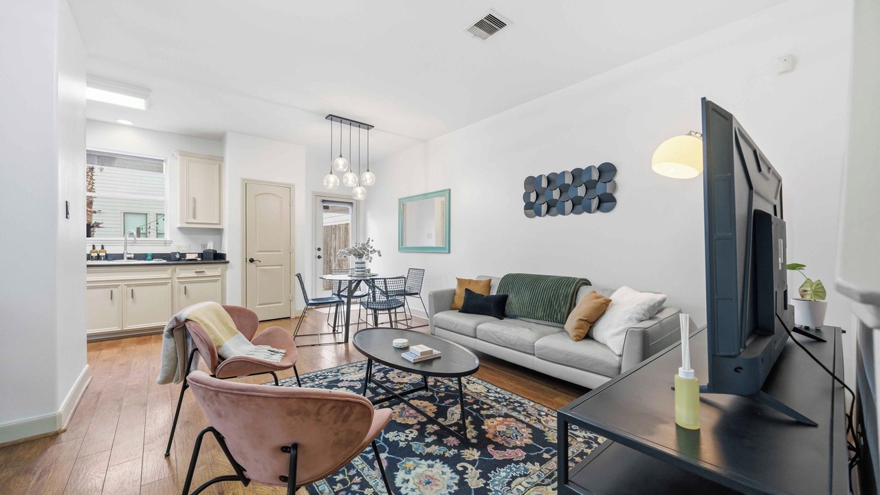Photo of Livingroom in Washington Ave./ Memorial Park
