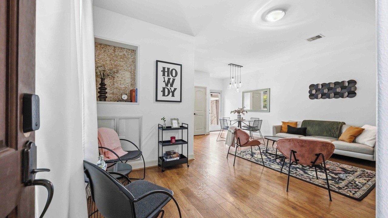 Photo of Livingroom in Washington Ave./ Memorial Park