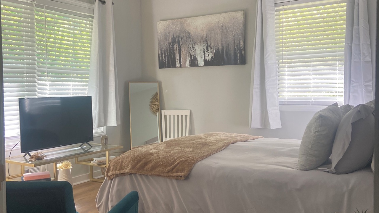 Photo of Bedroom in Candler-McAfee