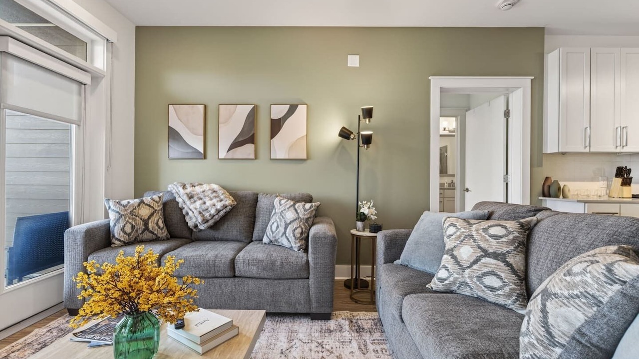 Photo of Livingroom in Second Ward
