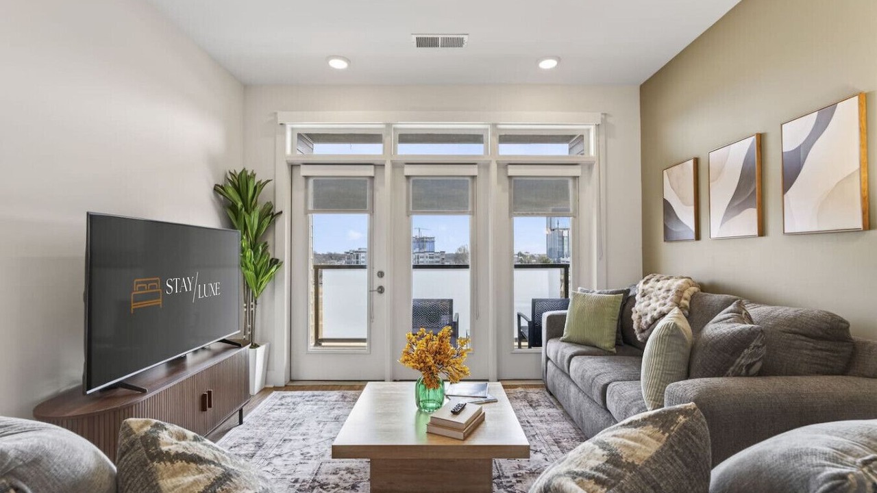 Photo of Livingroom in Second Ward