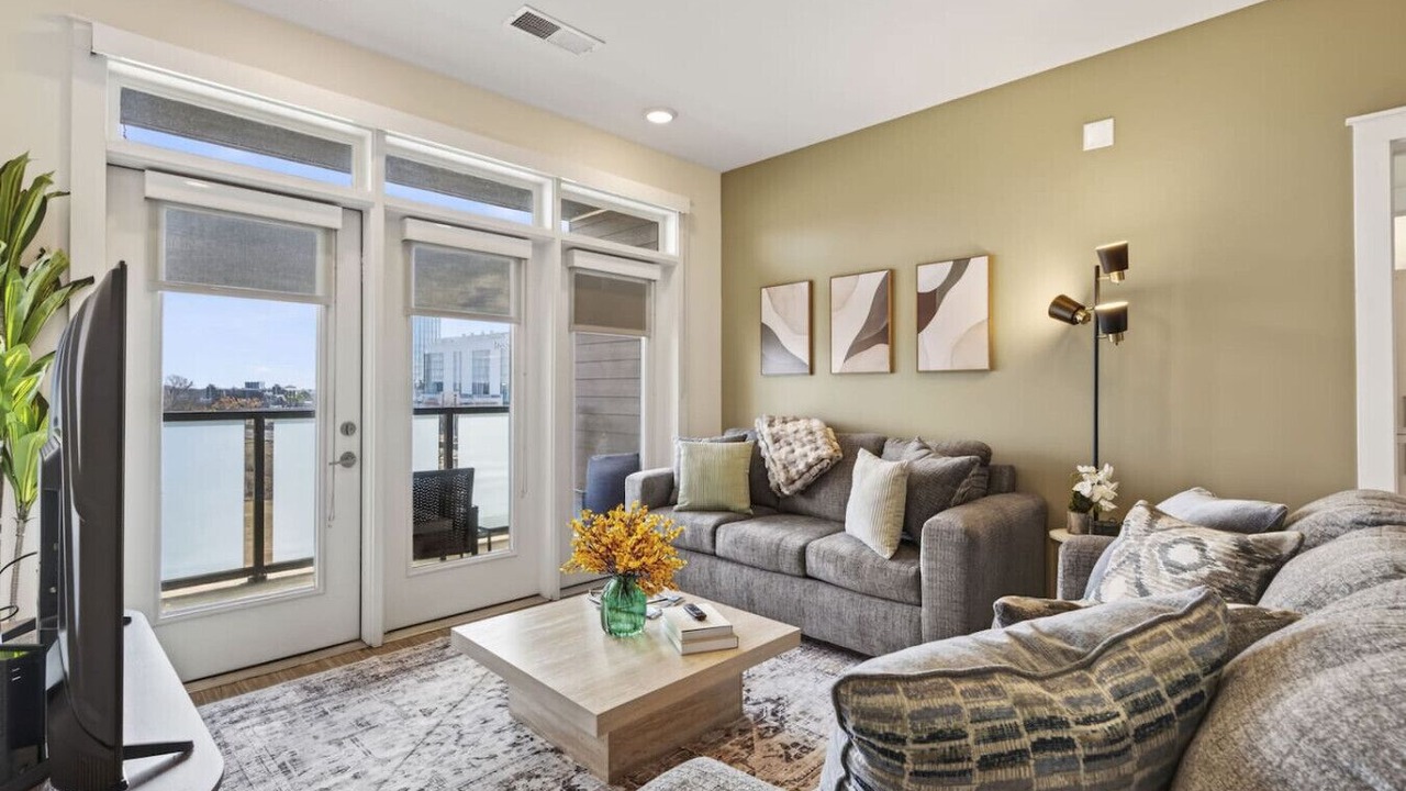 Photo of Livingroom in Second Ward
