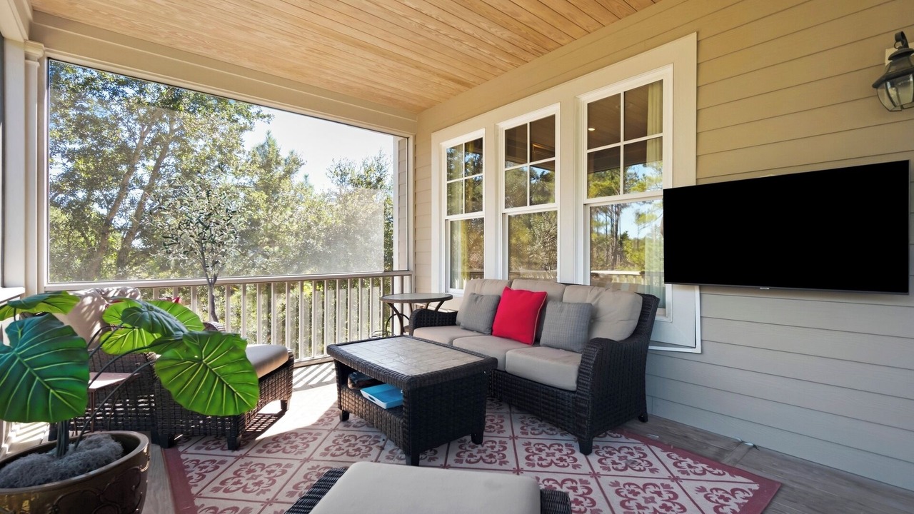 Photo of Livingroom in Debordieu Colony