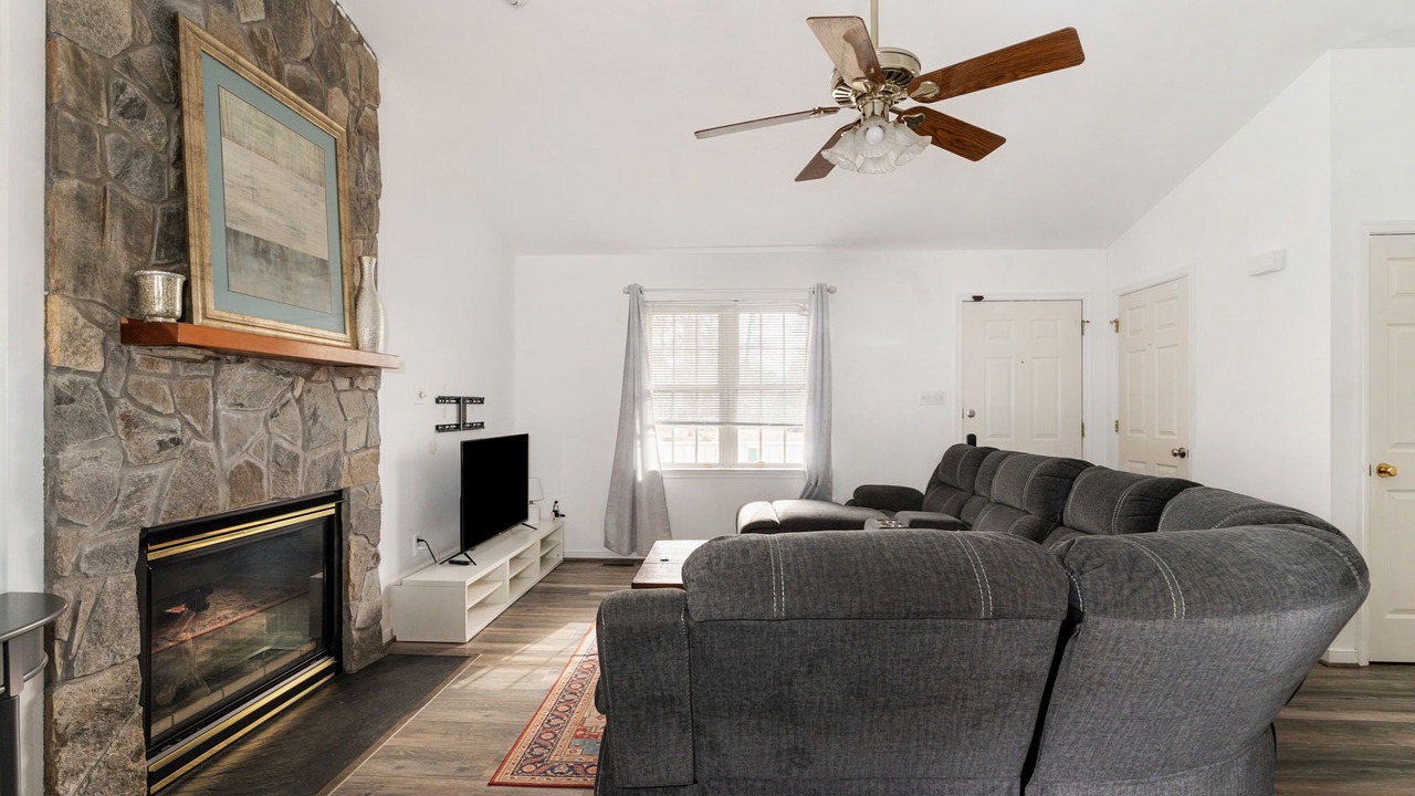Photo of Livingroom in Glen Allen