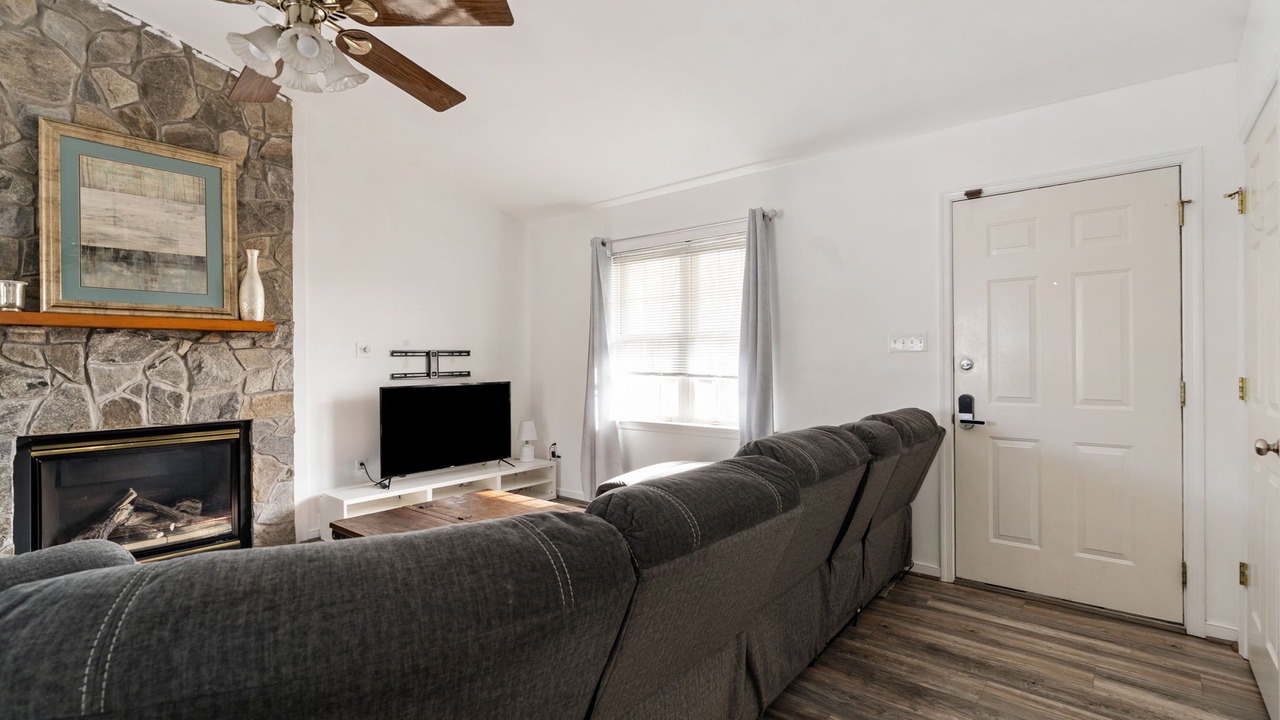 Photo of Livingroom in Glen Allen