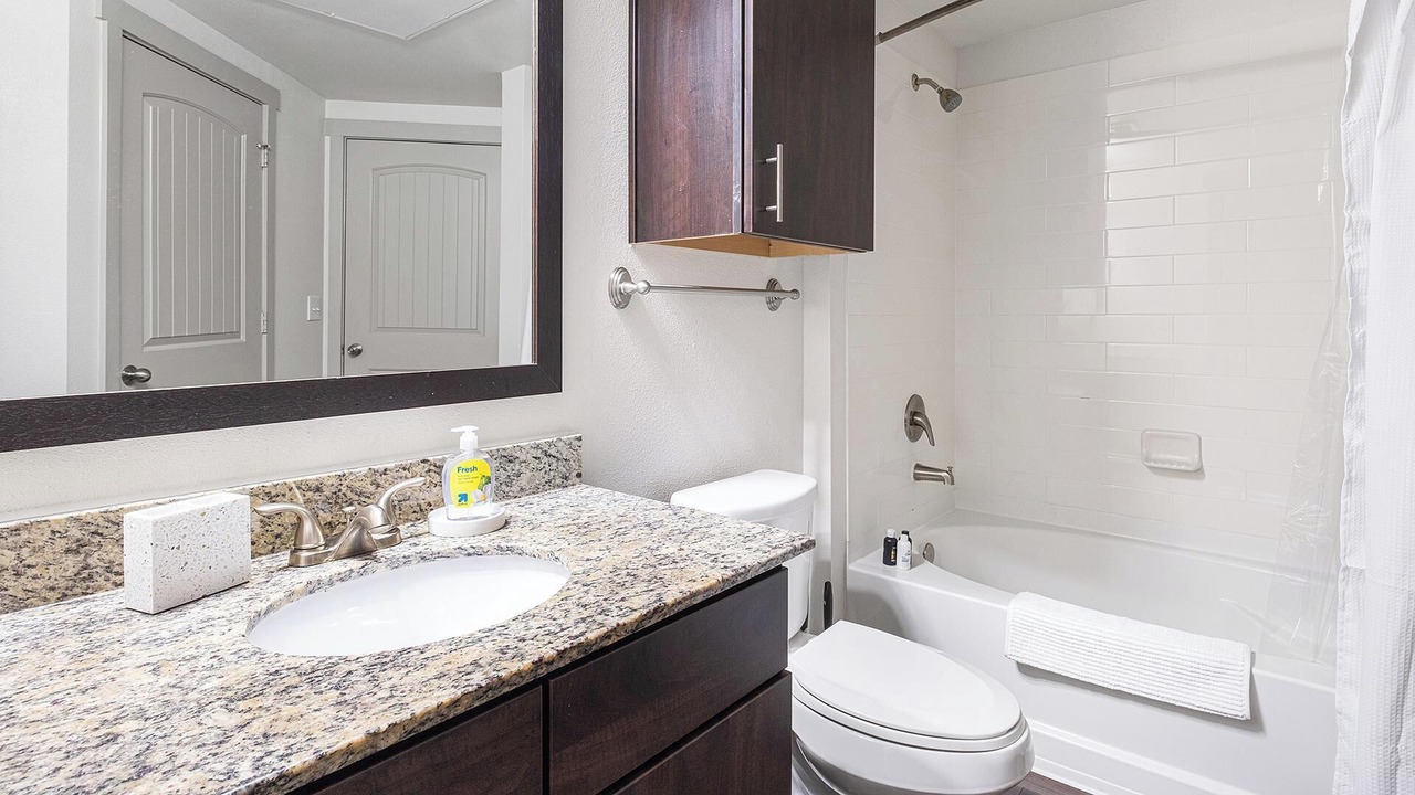 Photo of Bathroom in FM 1960