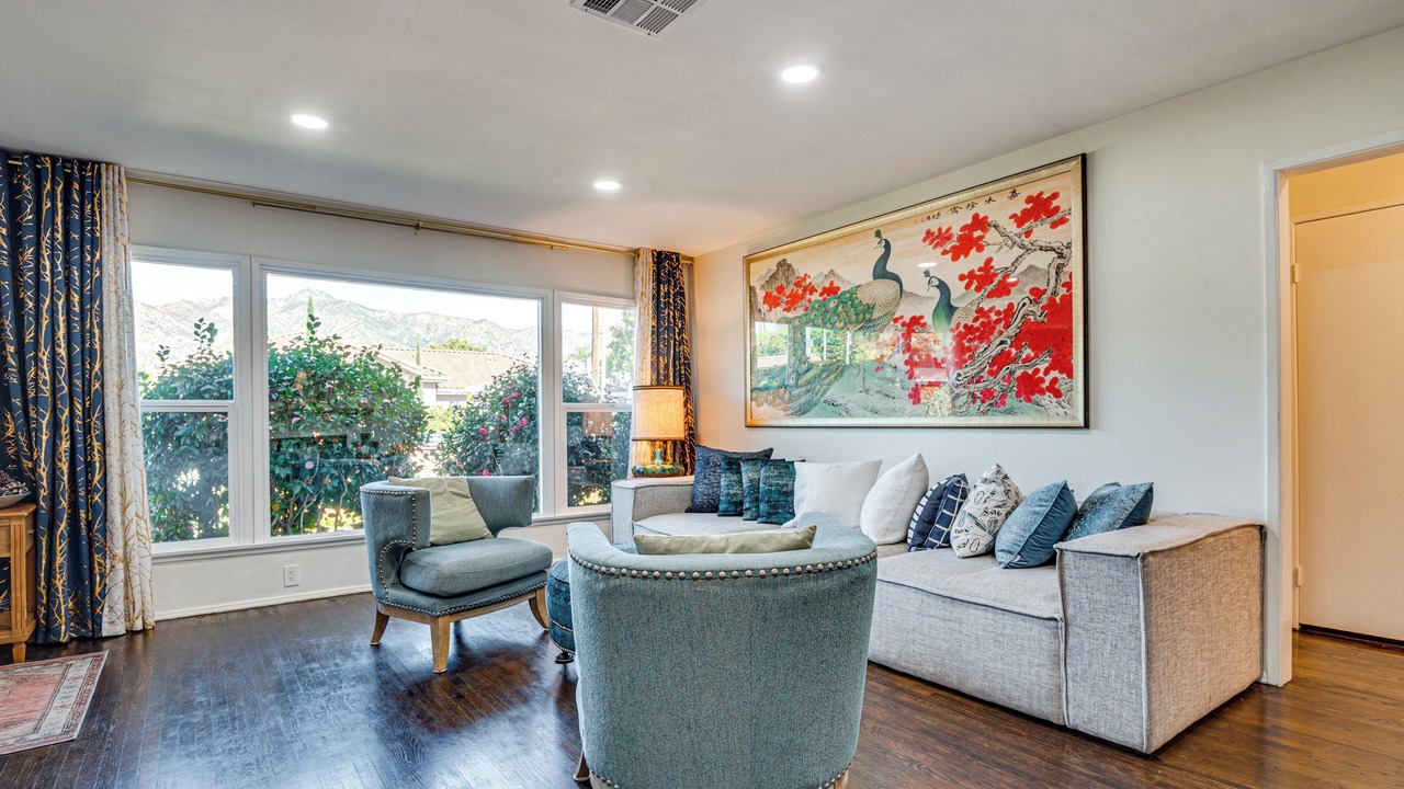 Photo of Livingroom in East Pasadena