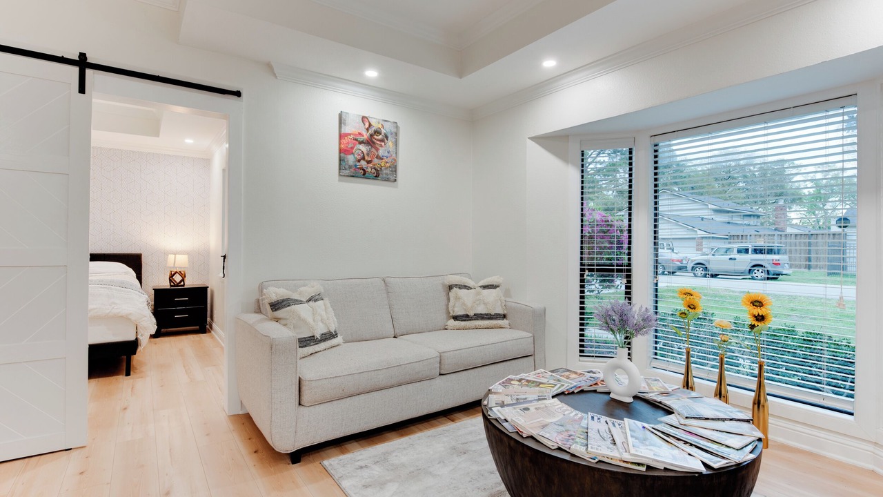Photo of Livingroom in Spring Branch Central