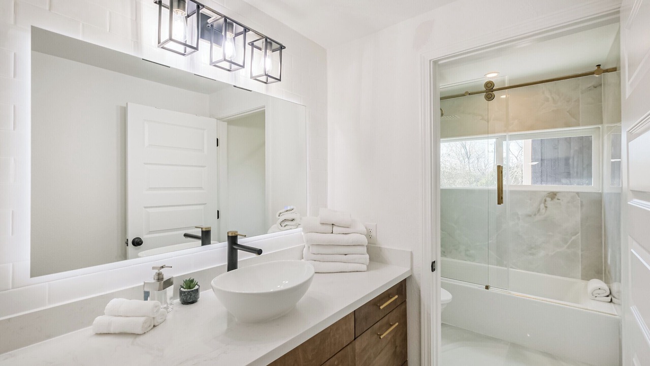 Photo of Bathroom in Garden Oaks