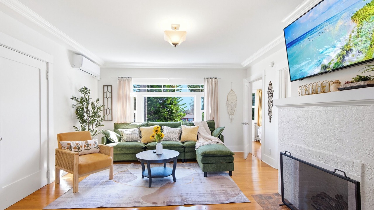 Photo of Livingroom in South Pasadena