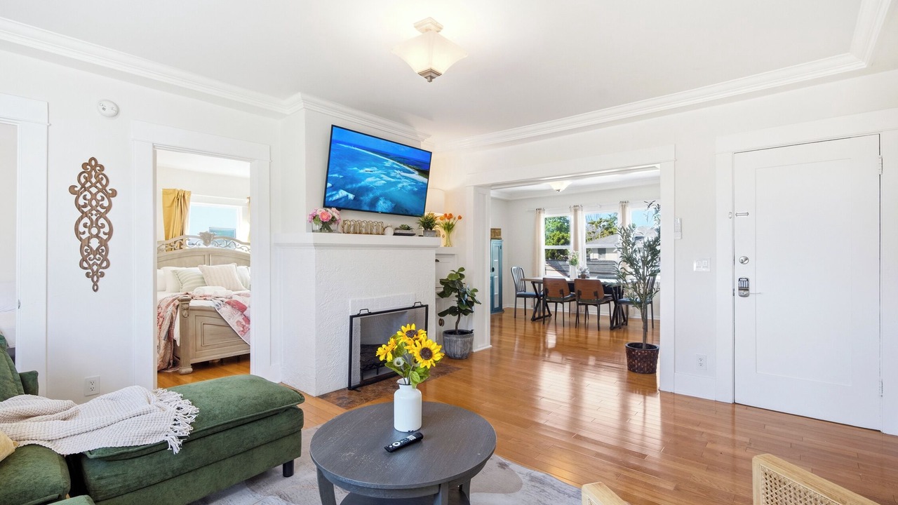 Photo of Livingroom in South Pasadena