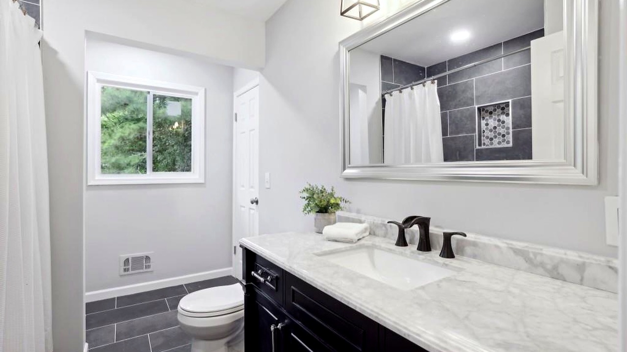Photo of Bathroom in Collier Heights