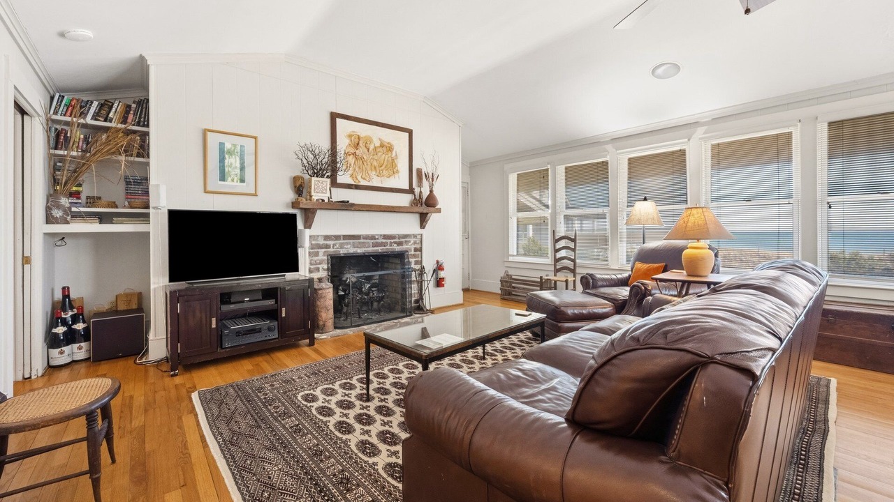 Photo of Livingroom in Debordieu Colony